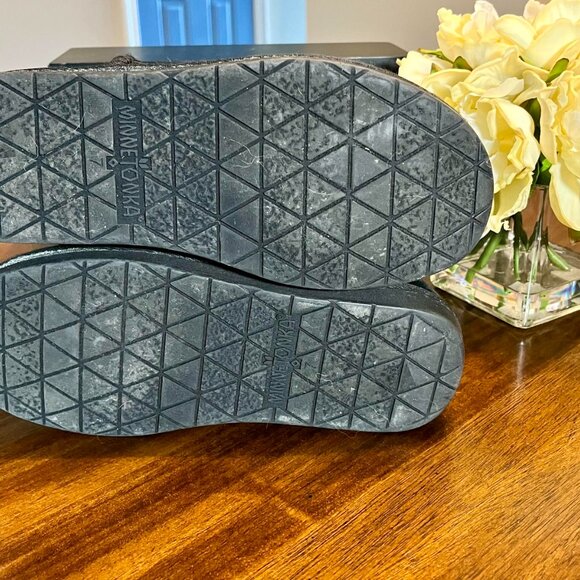 Minnetonka Suede & Tweed Genuine Sheepskin & Wool Lining Black Boots Size 7 - Picture 6 of 7